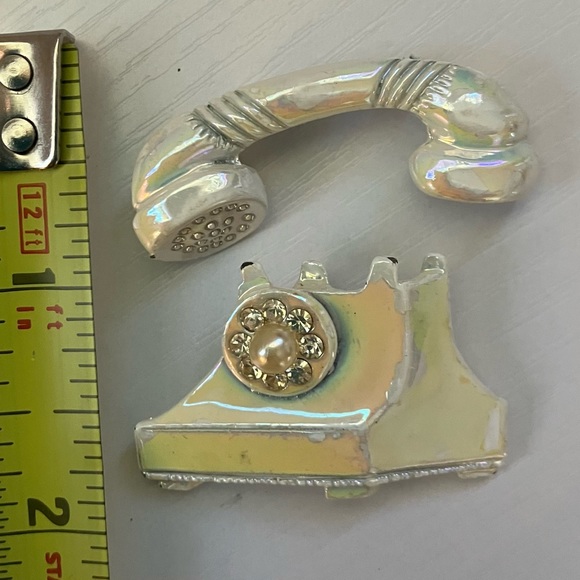 Vintage Rotary Phone 2 Piece Brooch Pin Set - iridescent white / crystal / pearl - Picture 4 of 5